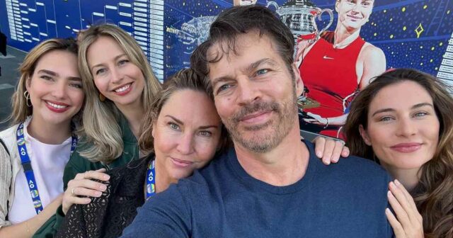 Harry Connick Jr. teilt seltenes Foto mit seinen erwachsenen Töchtern bei den Australian Open

