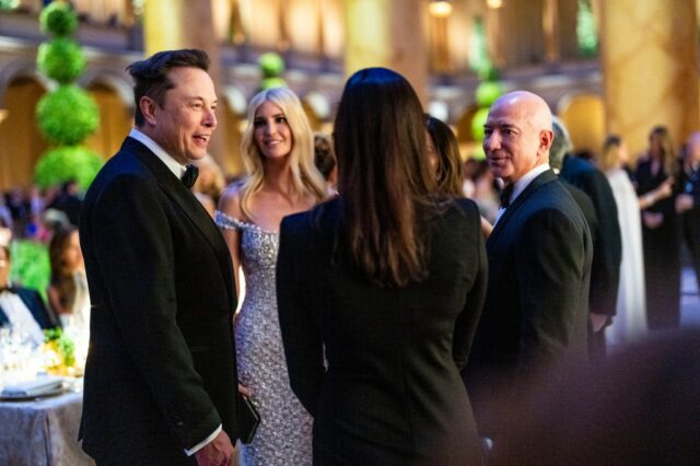 Jeff Bezos, Lauren Sanchez, Elon Musk und Ivanka Trump feierten wie Oligarchen

