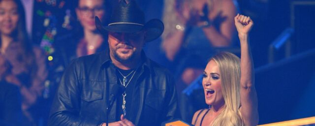 Jason Aldean reagiert auf Carrie Underwoods „Big Move“ bei der Eröffnungsvorstellung

