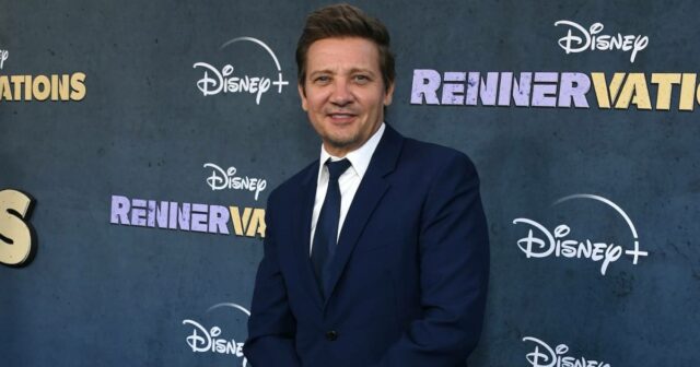 Jeremy Renner feiert den 2. Jahrestag des beinahe tödlichen Schneepflugunfalls

