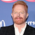 Jesse Tyler Ferguson sagt, Arbeitslosigkeit zahlt sich „mehr“ aus als Off-Broadway-Auftritte