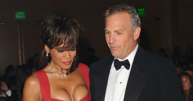 Kevin Costner feiert seinen 70. Geburtstag, indem er der verstorbenen Whitney Houston gedenkt

