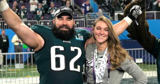 Wie „abergläubisch“ Kylie Kelce die Playoff-Spiele der Eagles beobachtet

