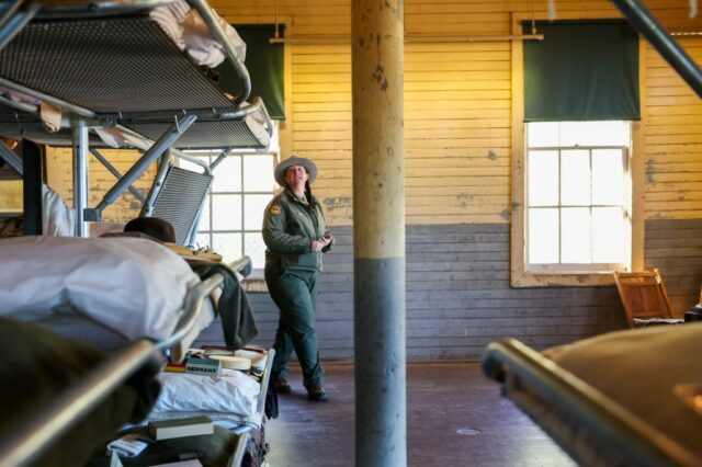 In der Einwanderungsbehörde auf Angel Island erfahren einige Amerikaner asiatischer Abstammung zum ersten Mal etwas über die schmerzhafte Geschichte ihrer Familie

