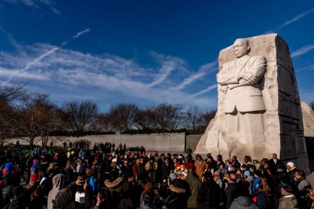 Bürgerrechtler und die King-Familie begehen den MLK-Tag als besonderen Aufruf zum Handeln anlässlich des Amtsantritts von Trump

