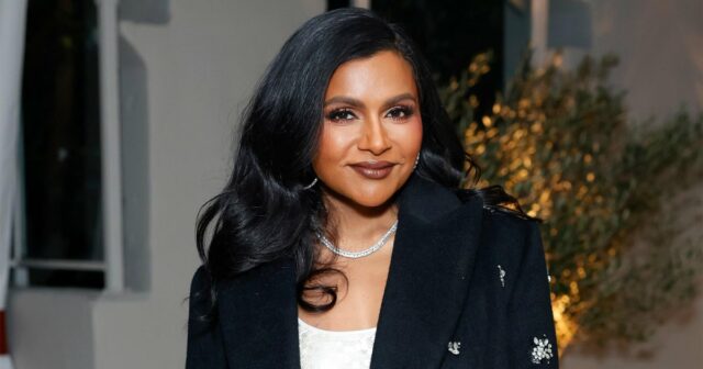 Mindy Kaling enthüllt eine personalisierte Hermes -Tasche mit den Namen ihrer Kinder

