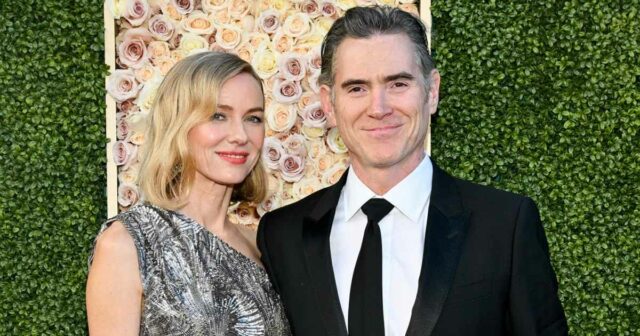 Naomi Watts erinnert sich an das erste Mal, als sie Sex mit Billy Crudup hatte: "beschämt".

