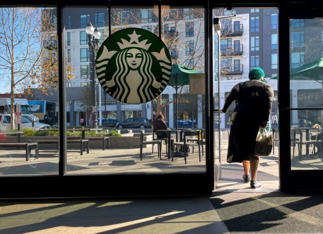 Starbucks Änderungen: Tassen, Macchiato und ein neuer Vibe -Test neuer CEOs großer Plan des CEO

