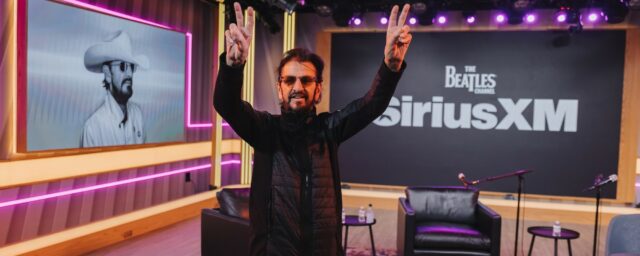 Ringo Starr erklärt, warum seine Beatles-Bandkollegen sich über ihn lustig machten, als er der Gruppe Originalsongs vorstellte

