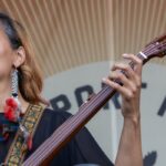 Auf dem Weg nach Irland: Rhiannon Giddens, Ron Block und Peter Rowan feiern Musikkultur bei „Your Roots Are Showing“