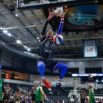 Fotos: Harlem Globetrotters bei einem Slam Dunk in San Jose