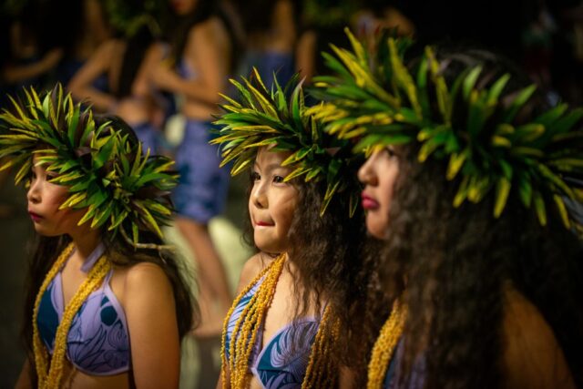 Junge Tänzer verbinden sich mit polynesischen Wurzeln vor dem Warriors -Spiel

