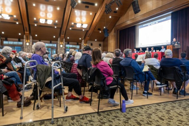 Wie eine Gemeinde in der Bay Area ihre älteren Bewohner auf tödliche Waldbrände vorbereitet

