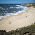 Ein Mann und ein 8-jähriger Junge sterben, nachdem sie in der Nähe der Half Moon Bay aus dem Meer gezogen wurden