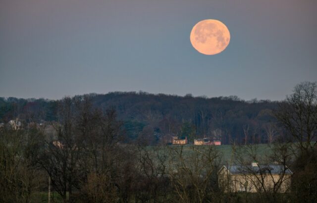 Wie man sieht, wie der Mond den Mars in der Mondbedeckung am 13. Januar verbirgt

