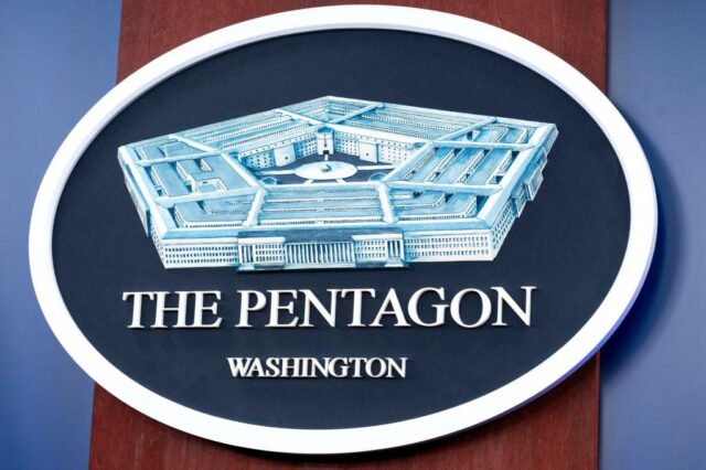 Trumps Kandidat für Pentagon -Waffenkäufer war eine Schlüsselfigur in der ersten Amtsenthebung des Präsidenten

