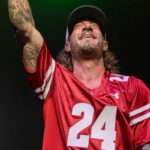 Sehen Sie, wie Tyler Hubbard in „Full Circle Moment“ im Ryman Auditorium einen „PSYCHO“-Auftritt gibt