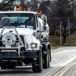 Autofahrer geraten ins Schleudern und stürzen ab, während die winterliche Mischung die Mitte der USA erfasst, bevor sie nach Osten weiterzieht