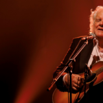 Der Bluegrass-Pionier Peter Rowan bringt das Genre nach Irland, spricht über Bill Monroe, die Tricks des Fachs und wilde Reinheit