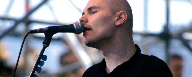 Billy Corgan erinnert sich an den genauen Moment, er schrieb den Schlag von Pumpkins "1979" zum Wetter

