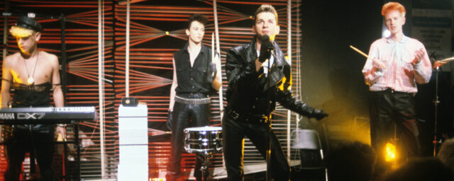 Fangen wir an: Was war der erste amerikanische Top-40-Hit von Depeche Mode?

