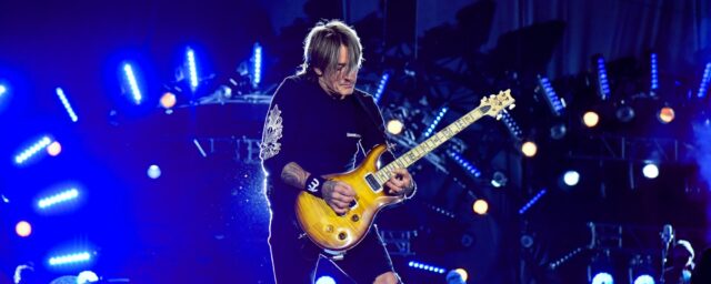 Keith Urban kündigt erste Shows in Kanada an, nachdem er zwei langjährige Bandmitglieder verlassen hat

