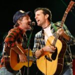 Sehen Sie, wie die Avett Brothers in dieser Vorschau ihres ersten „Austin City Limits“-Auftritts seit über einem Jahrzehnt einen Toby-Keith-Klassiker aufführen