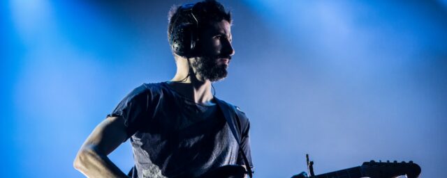 Linkin Park-Gitarrist Brad Delson verrät, warum er nicht mit der Band auf Tour gehen wird und teilt seine Gedanken zur neuen Sängerin Emily Armstrong

