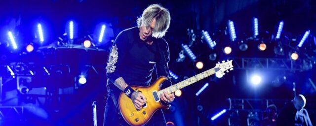 Keith Urban gibt sich beim ersten Konzert seit der Auflösung seiner Band offen zu Wort

