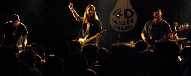 Erleben Sie, wie Cross Canadian Ragweed mit einem überraschenden Wiedersehen beim Mile 0 Fest in Key West, Florida, Geschichte schreibt.

