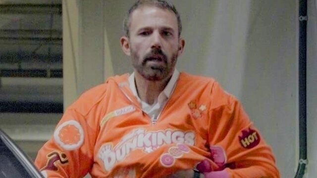 Ben Affleck neckt das Comeback für Superbowl Sonntag "The Dunkings"

