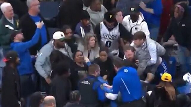 Fans Schlägereien während der VCU gegen Saint Louis Männerbasketballspiel

