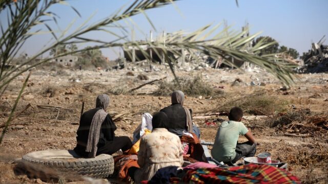 Beamte des Weißen Hauses sind zuversichtlich, dass der Waffenstillstand in Gaza am Sonntag trotz „Last-Minute“-Problemen beginnen wird

