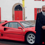 Lewis Hamilton trifft vor der neuen F1-Saison im Ferrari-Hauptquartier ein