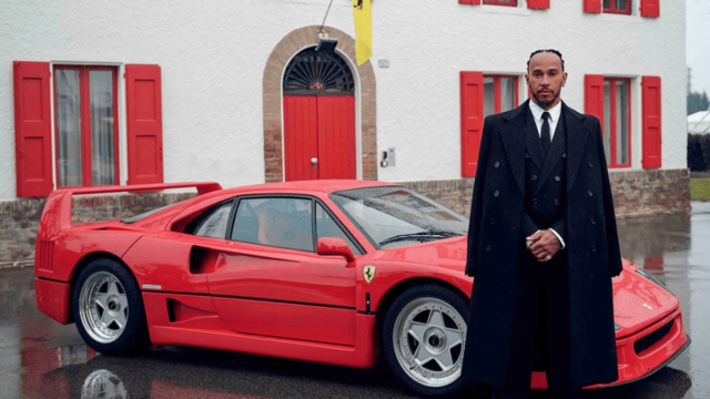 Lewis Hamilton trifft vor der neuen F1-Saison im Ferrari-Hauptquartier ein

