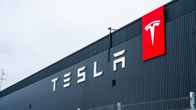 Tesla-Aktien fallen nach dem ersten Auslieferungsrückgang überhaupt

