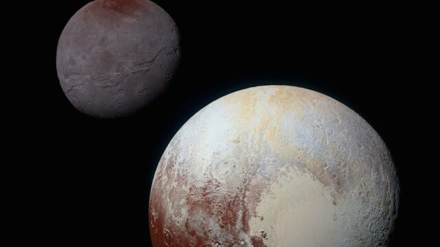 Die Geschichte hinter Plutos riesigem Mond verheißt Gutes für ferne Ozeanwelten

