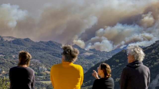 Panik in der Gegend von LA, nachdem fälschlicherweise Warnungen zur Evakuierung von Waldbränden ausgegeben wurden

