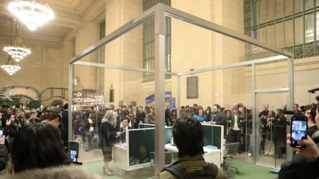 Ich ging zum Severance-Popup in der Grand Central Station. Es war wild.

