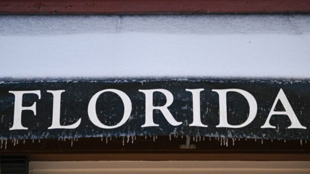 Der Schnee in Florida sieht unwirklich aus. Schauen Sie sich in den sozialen Medien die wildesten Fotos vom Wintersturm an

