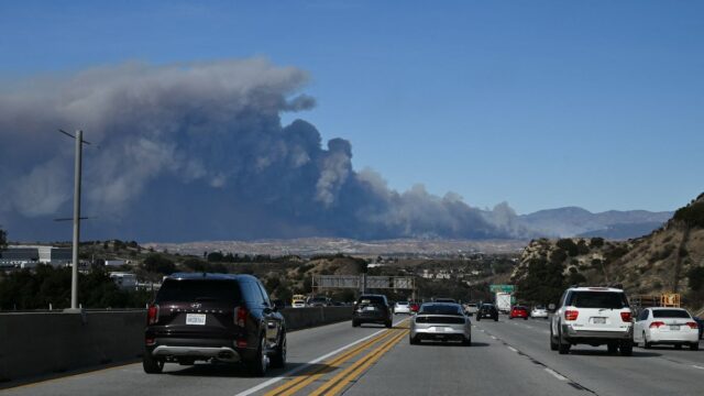 Hughes Fire nördlich von Santa Clarita verbrennt 5.000 Hektar in nur 2 Stunden

