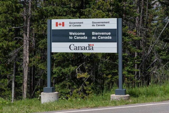 'Welcome to Canada' road sign.