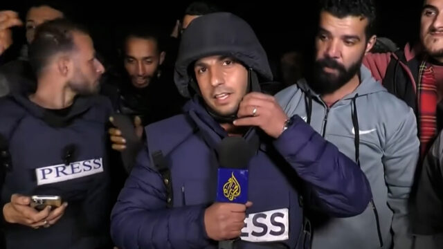 Al-Jazeera-Reporter in Gaza legt Schutzausrüstung ab

