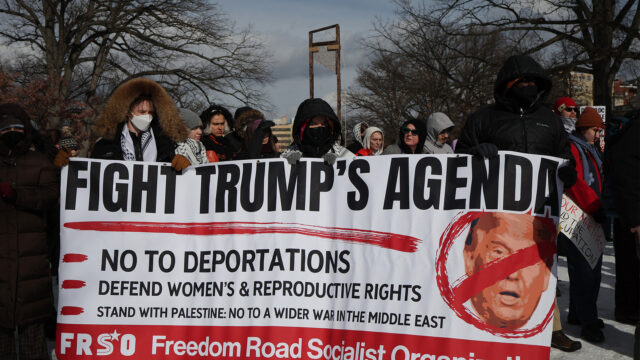 Dutzende protestierten in Washington, D.C. während der Amtseinführung von Trump

