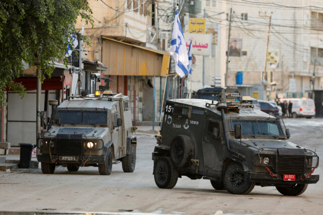 Die israelische Armee startet einen Angriff auf das Flüchtlingslager Dschenin im Westjordanland

