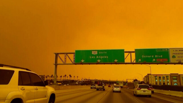 Neuer Waldbrand in der Nähe von LA färbt den Himmel orange

