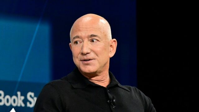 400 Zeitungen der Washington Post teilen Jeff Bezos mit, dass sie über die Richtung der Zeitung „zutiefst beunruhigt“ seien

