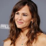 Jennifer Garner sagt, sie habe bei dem Brand in Palisades eine Freundin verloren, die „nicht rechtzeitig rausgekommen“ sei | Video