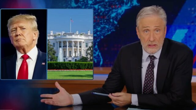 Jon Stewart verteidigt Trump gegen faschistische Behauptungen: "Was würdest du für König machen?" | Video

