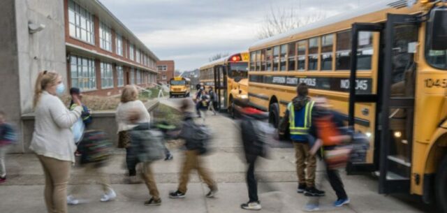 Die Bildungsführer von Kentucky warnen davor, dass dem Staat 40 Millionen US-Dollar bei der Finanzierung von Schulen fehlen

